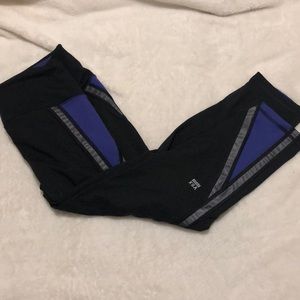 Victoria’s Secret VSX sports crop leggings